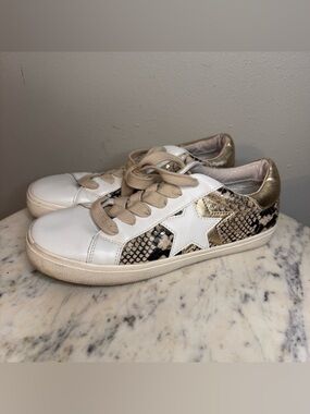 Steve Madden Star Sneakers Size 9 M
Leather Shoes MAKE ME AN OFFER!